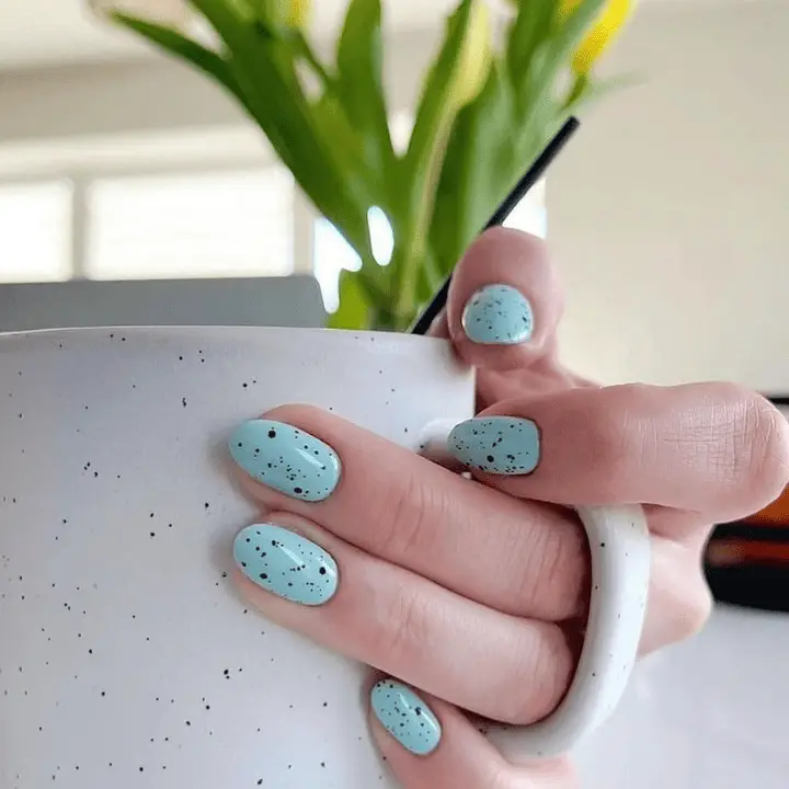 Cute simple nails
